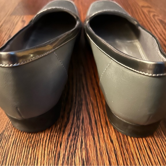 Anne Klein gray flats - Picture 4 of 8